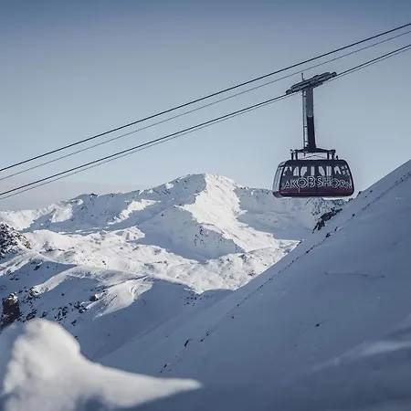 National By Mountain دافوس